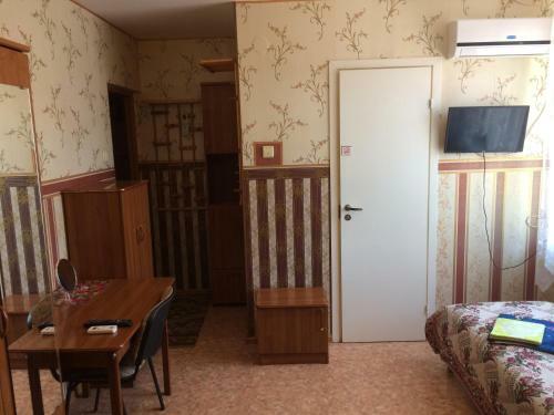 Hostal Nadezhda Guest House