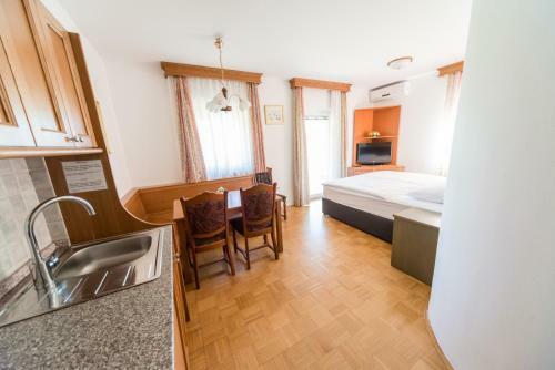Hostal Guesthouse Haler