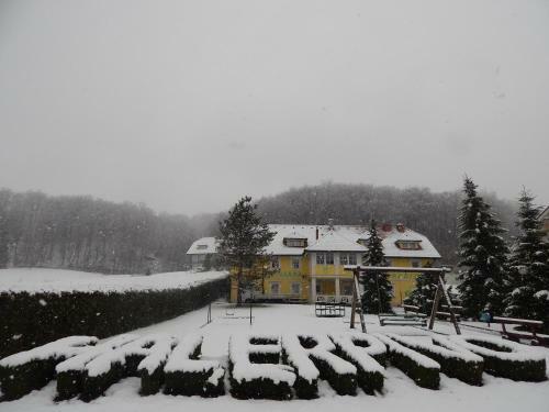 Hostal Guesthouse Haler