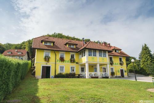 Hostal Guesthouse Haler