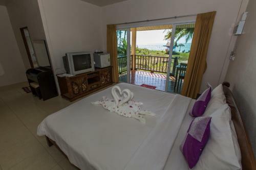 Pranee Beach Bungalows