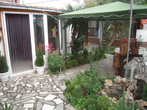 Hostal Lile Pestani Accommodation