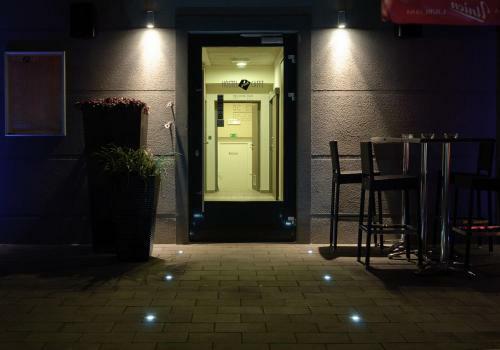Hostel Plus Caffe