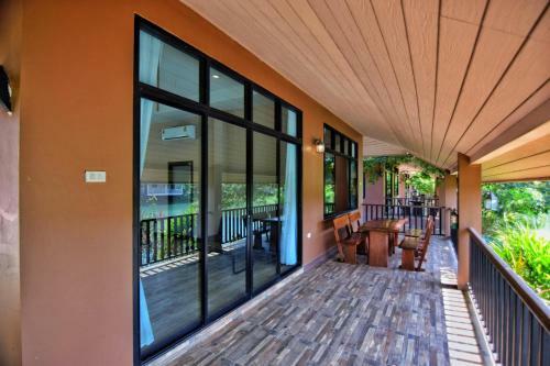Hotel Pirom Lake And Resort