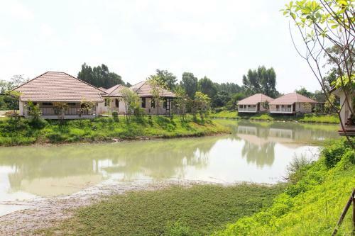 Hotel Pirom Lake And Resort