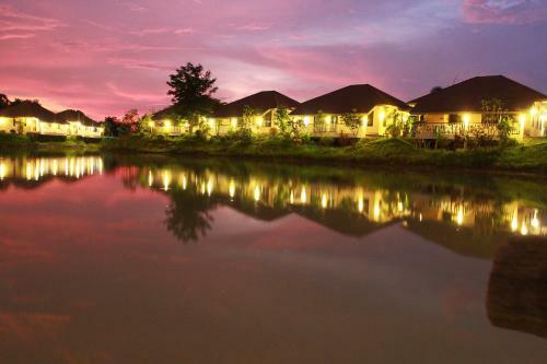 Hotel Pirom Lake And Resort