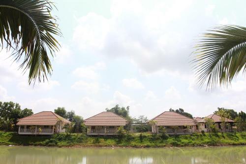 Hotel Pirom Lake And Resort