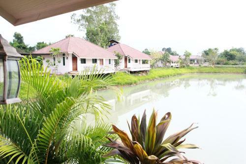 Hotel Pirom Lake And Resort