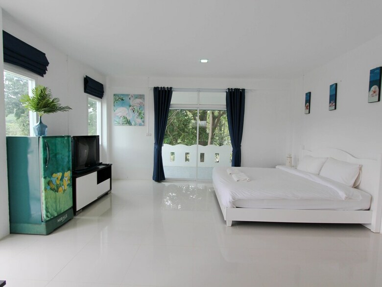 Hotel Issara Beach Resort