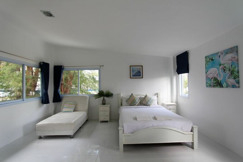 Hotel Issara Beach Resort