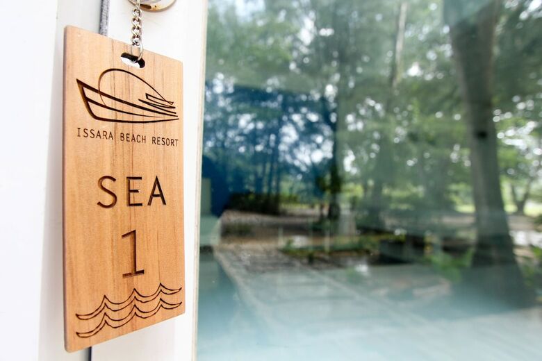 Hotel Issara Beach Resort