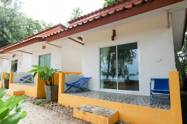 Hotel Issara Beach Resort