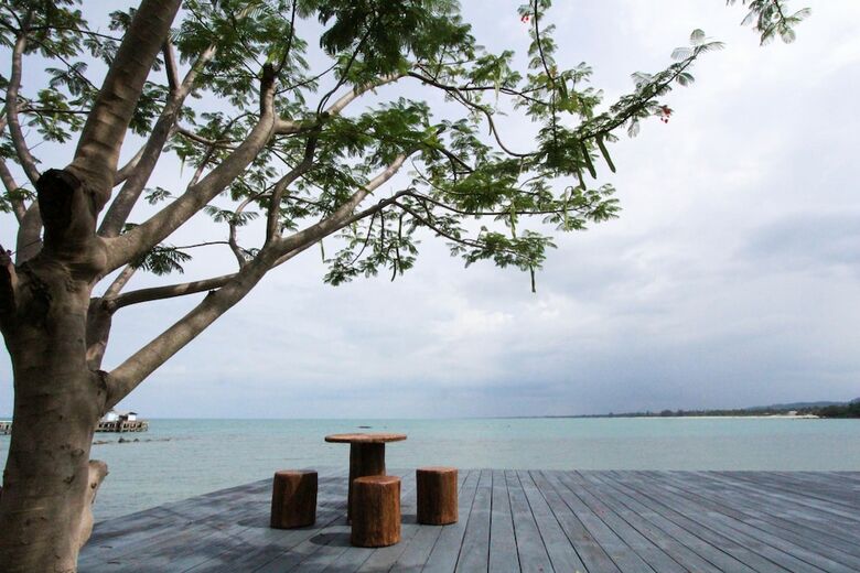 Hotel Issara Beach Resort