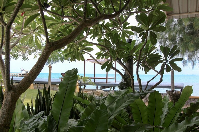 Hotel Issara Beach Resort