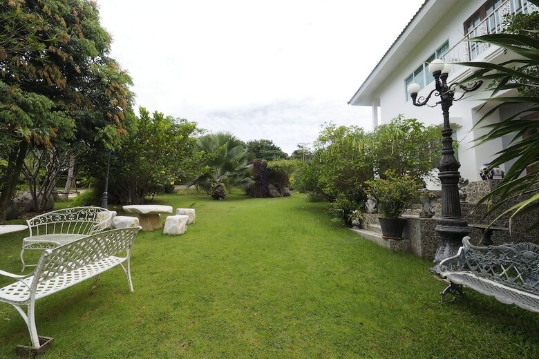 Hotel Baan Ing Khao