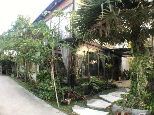 Hotel Laan Rab Lom Home & Cafe'