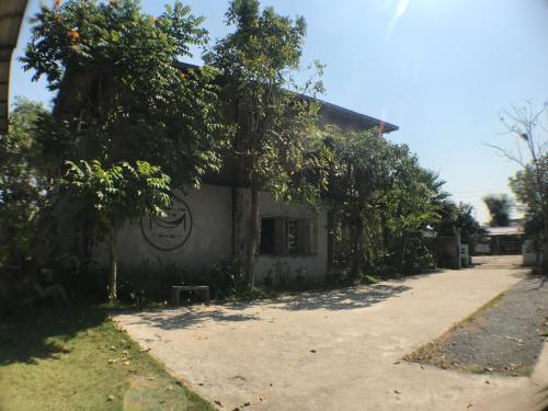 Hotel Laan Rab Lom Home & Cafe'