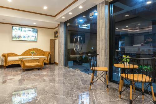 Suthep Home & Hostel