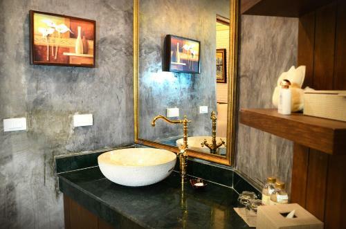 Hotel Chuchaiburi Sri Amphawa
