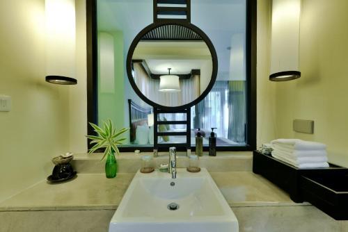 Hotel Bhu Nga Thani Resort & Spa