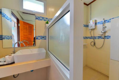Hotel Theerama Cottage