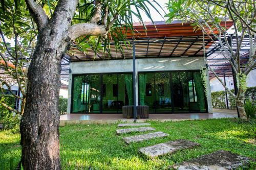 Hotel Baan Suan Leelawadee Resort Nan