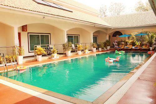 Nok Resort & Hotel