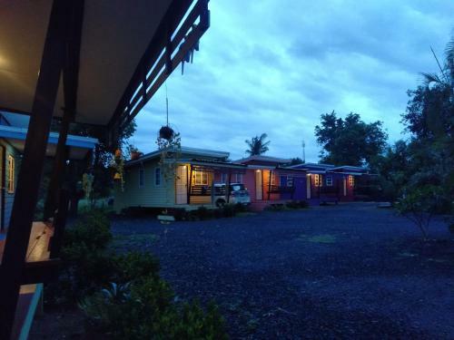 Hotel Chomnok Chommai Resort