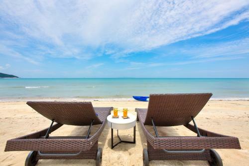 Villa U - Beachfront Haven