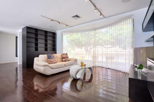 Villa U - Beachfront Haven