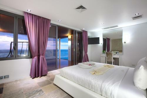 Villa U - Beachfront Haven