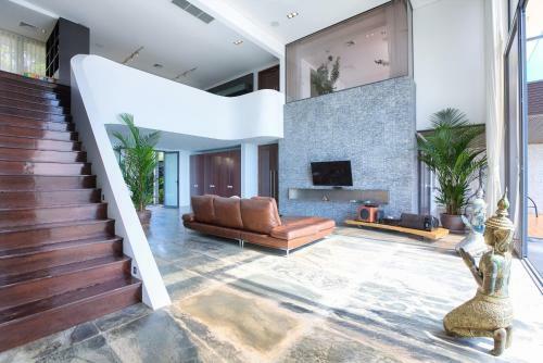 Villa U - Beachfront Haven