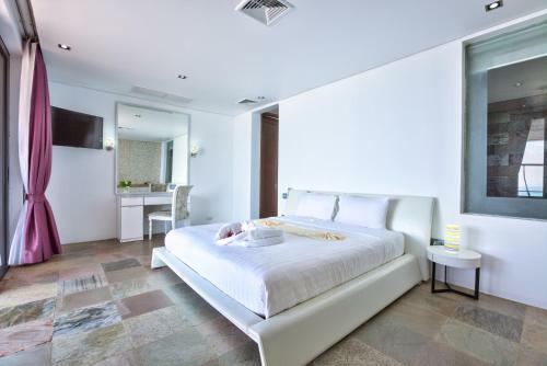 Villa U - Beachfront Haven
