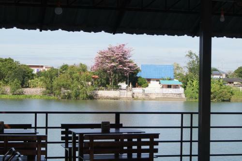Hostal Aroonsri Thara