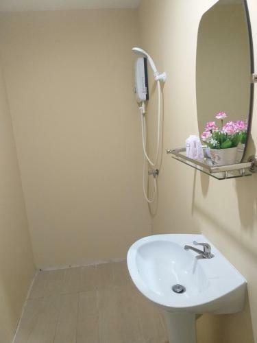 Hostal Aroonsri Thara