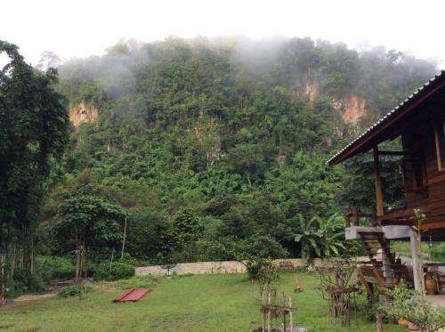 Hotel Chiang Dao Hut Resort