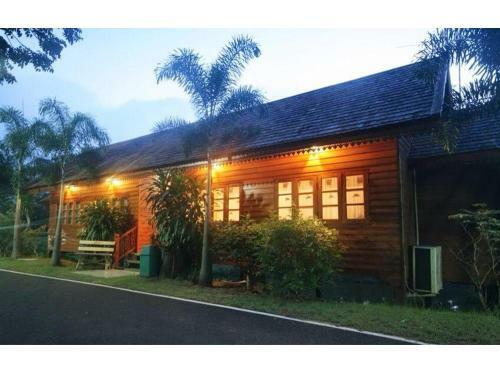 Hostal Jungle Home At Korat Zoo