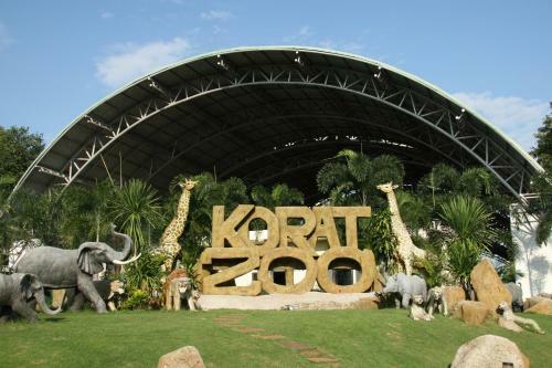 Hostal Jungle Home At Korat Zoo