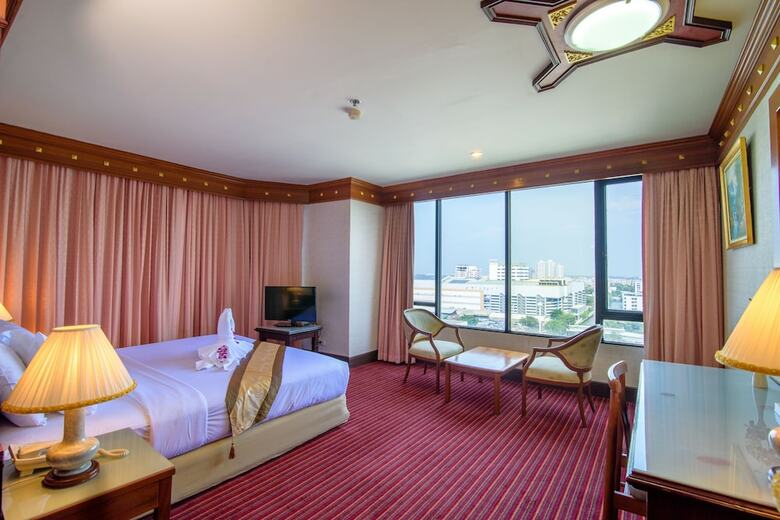 Alexander Hotel