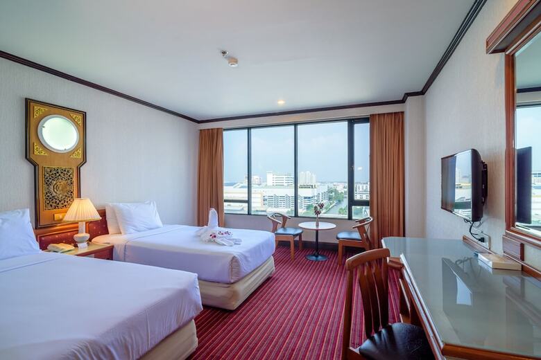 Alexander Hotel
