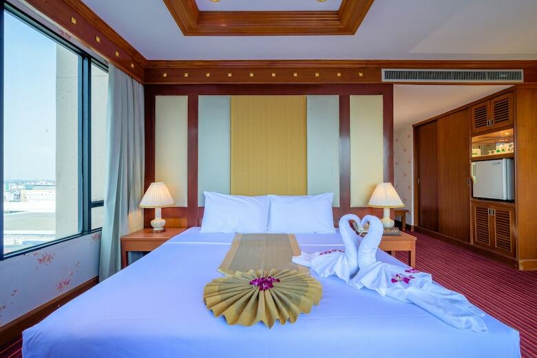 Alexander Hotel