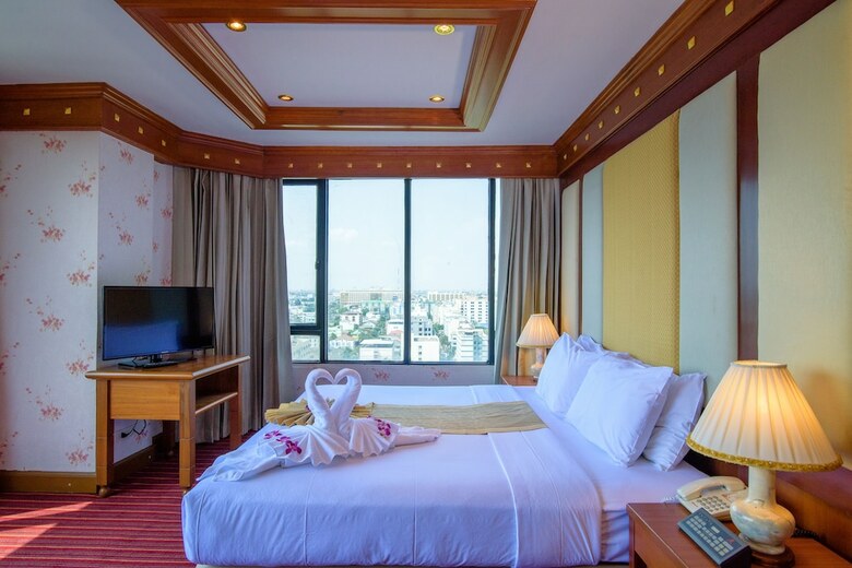 Alexander Hotel