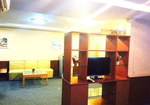 Hotel Navanakorn Golden View