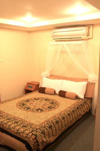 Hotel Navanakorn Golden View
