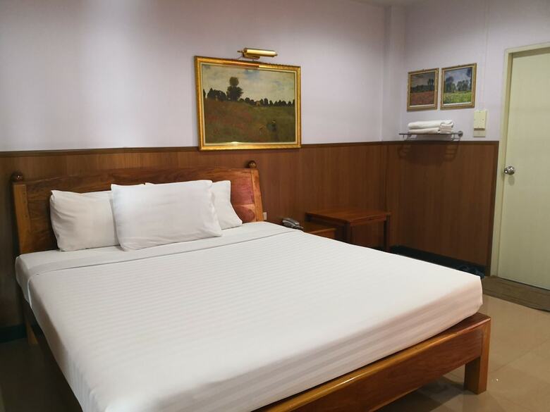 Phadaeng Hotel