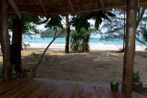 Hostal Tawan Bar And Bungalow