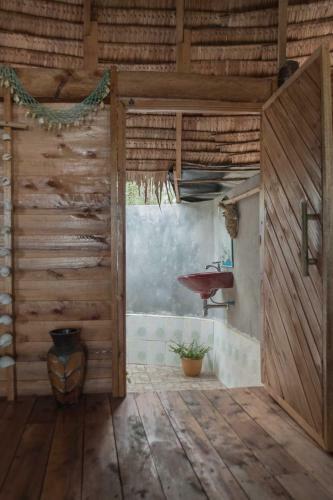Hostal Tawan Bar And Bungalow