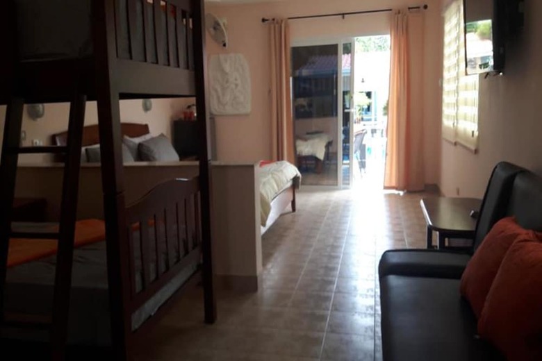 Motel Mangoes