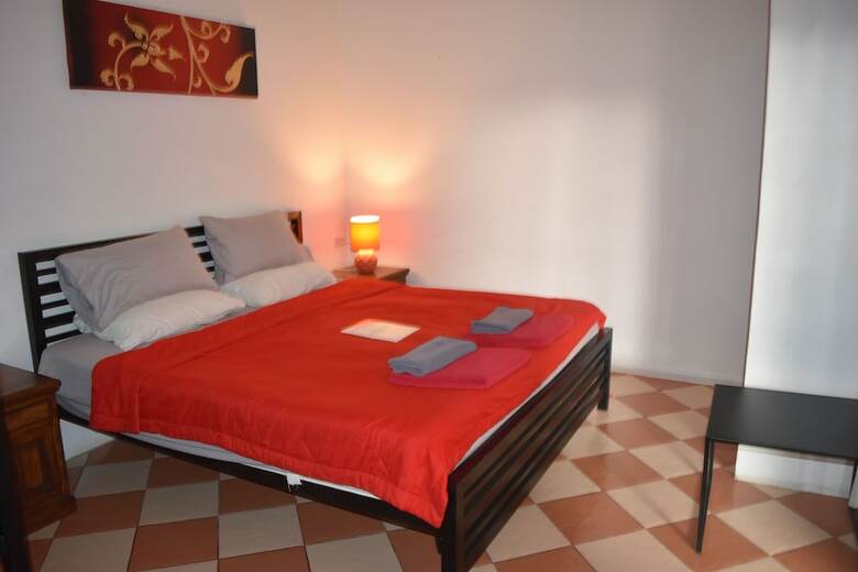 Motel Mangoes