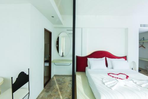 Hotel Baan Talay See Cream Resort